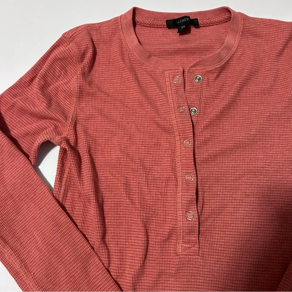 J. Crew Women’s Lightweight Waffle Henley Top Button Up Base Layer Coral Pink XS - Picture 4 of 16